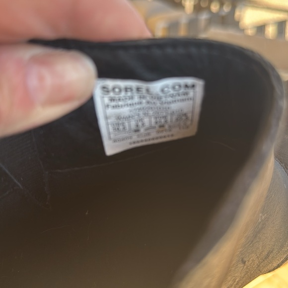 Womens Sorel size 10.5 short, black waterproof boots - Picture 5 of 6